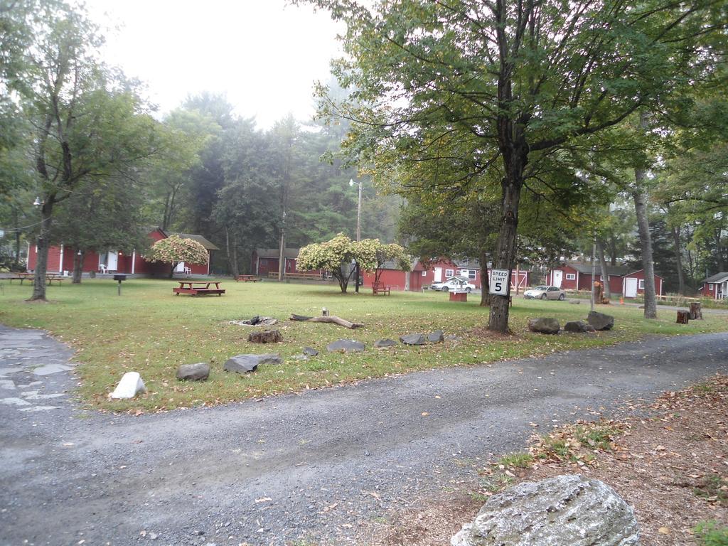 Flower Field Inn And Cottages Stroudsburg Exterior photo