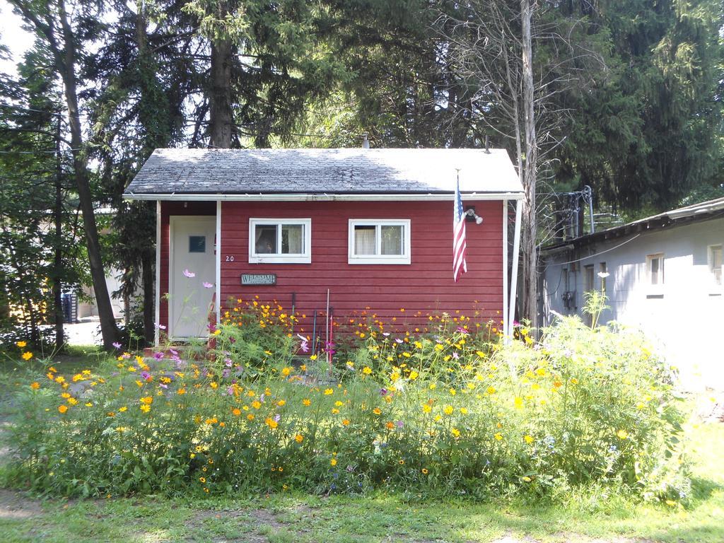 Flower Field Inn And Cottages Stroudsburg Exterior photo