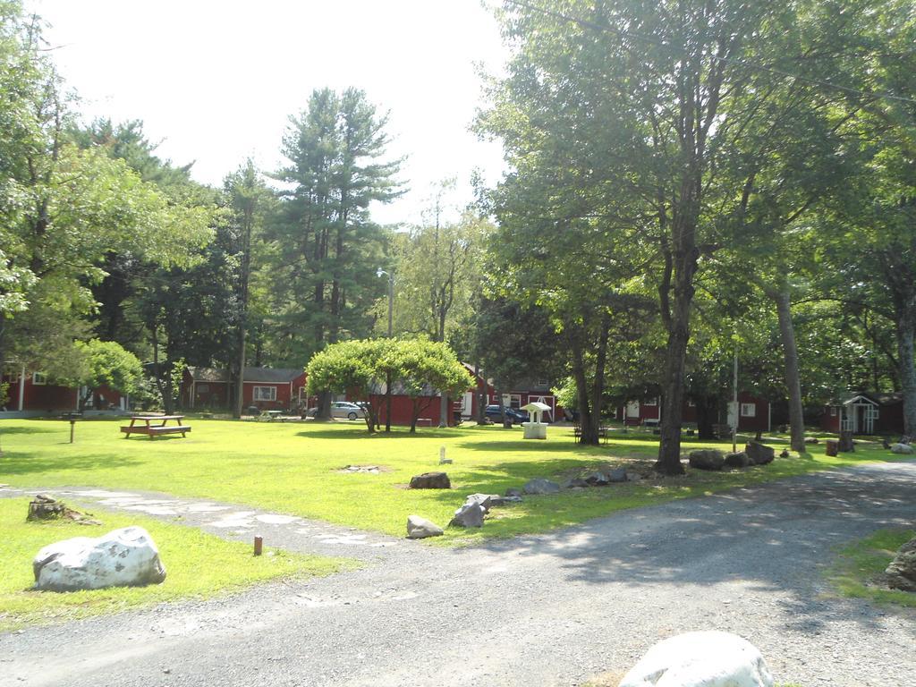 Flower Field Inn And Cottages Stroudsburg Exterior photo