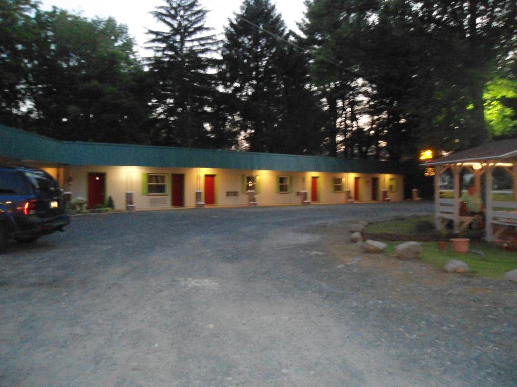 Flower Field Inn And Cottages Stroudsburg Exterior photo